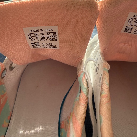 Stan Smith Adidas Girls Sneakers - Picture 6 of 9